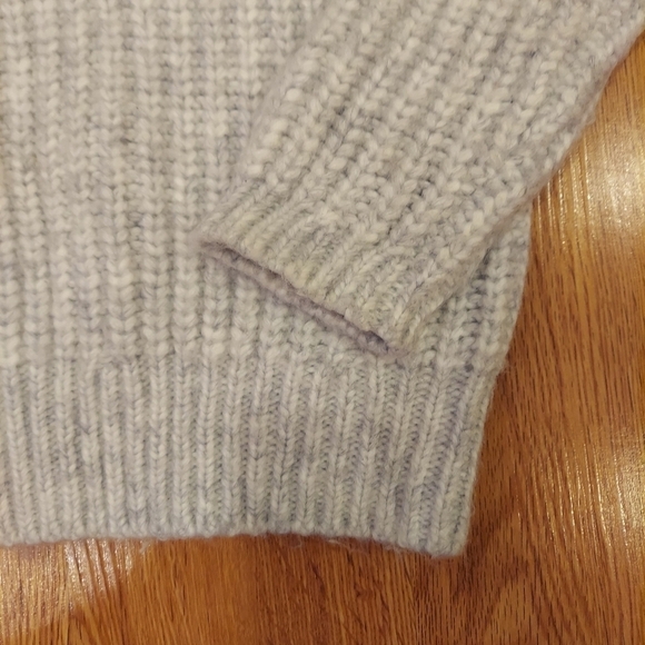 Express gray womans sweater, size XS soft, warm,comfy Gift Christmas Birthday - Picture 4 of 6